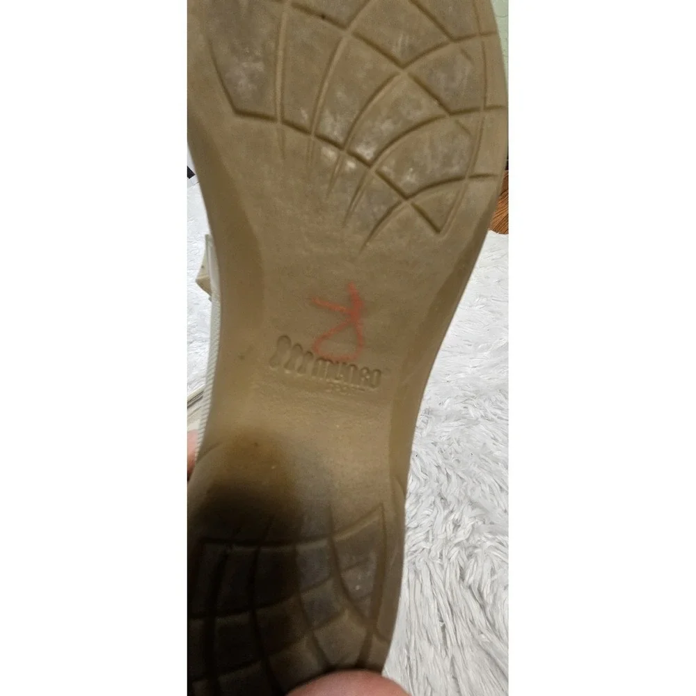 Munro America Angie Mary‎ Jane Gold Hook Loop Straps 8 M